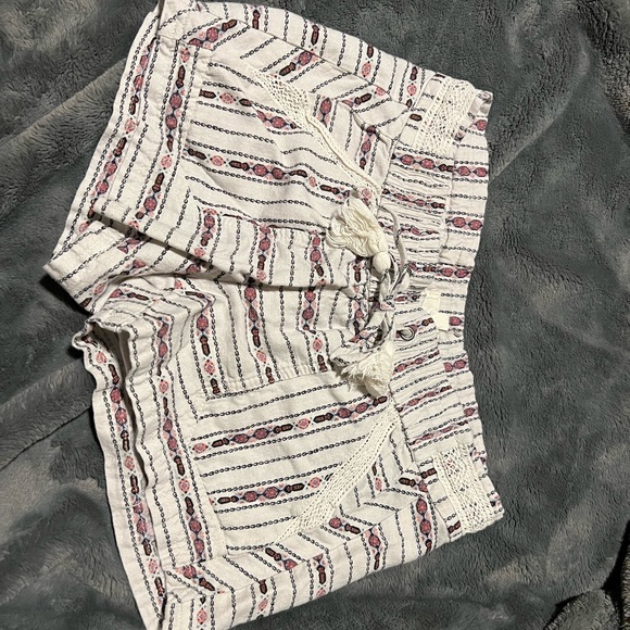 Cute shorts - size 1/25W. Loft brand - Picture 1 of 3